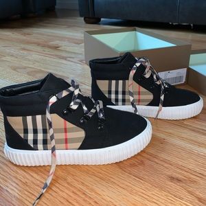 Kids Burberry Sneakers 🤍